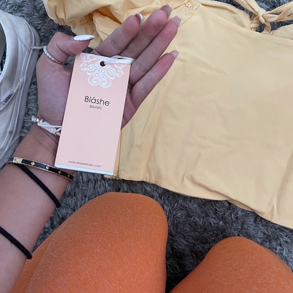 Crop top - Picture 2 of 2